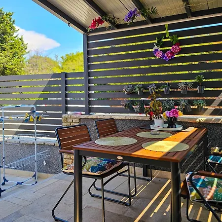 Apartament Maki I Mila Stinjan *